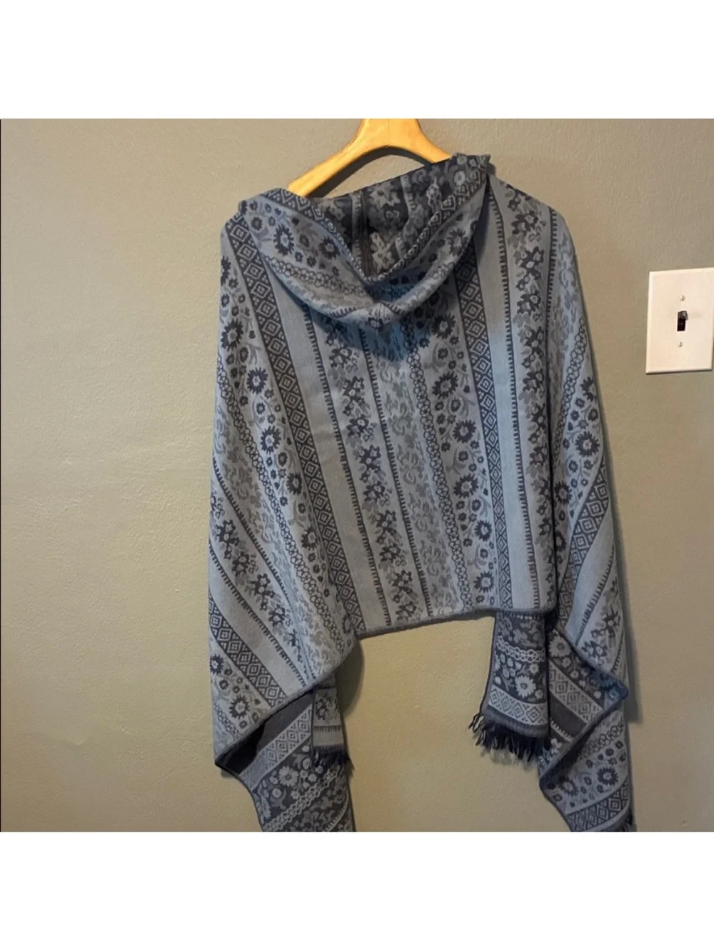Two Toned Bohemian Blue Floral Patterned Hooded Shawl Wrap Hooded One Size - Picture 9 of 9